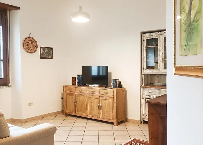 Bright Port View Apartment- Free Parking