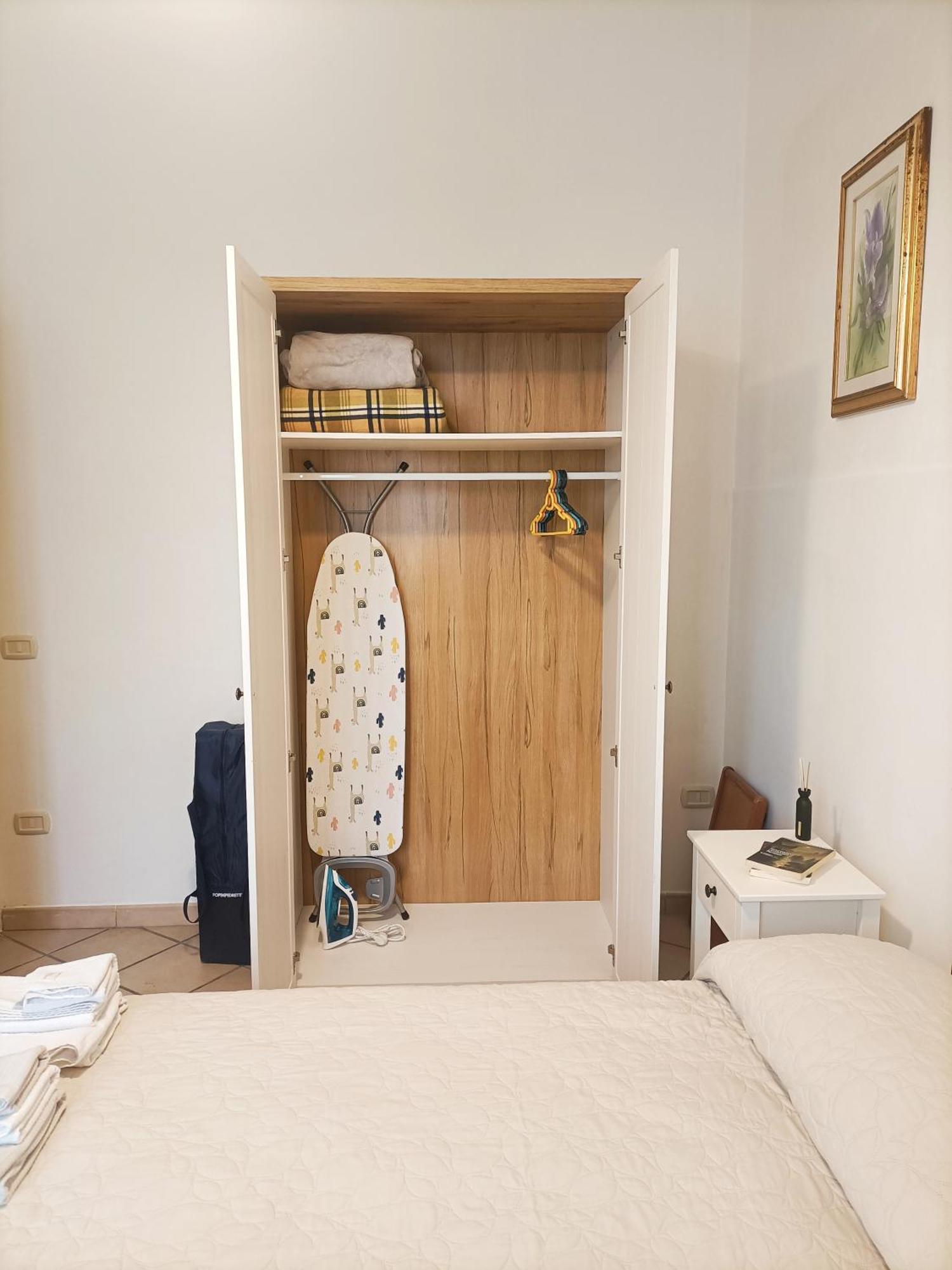 Apartment Bright Port View Apartment- Free Parking