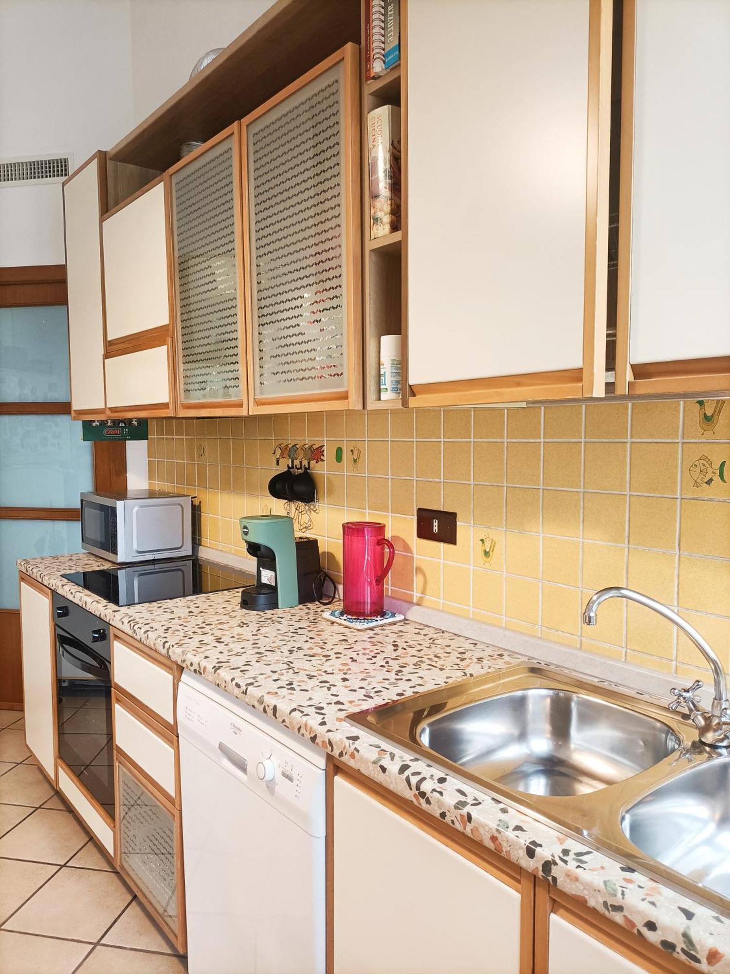 Bright Port View Apartment- Free Parking Apartment