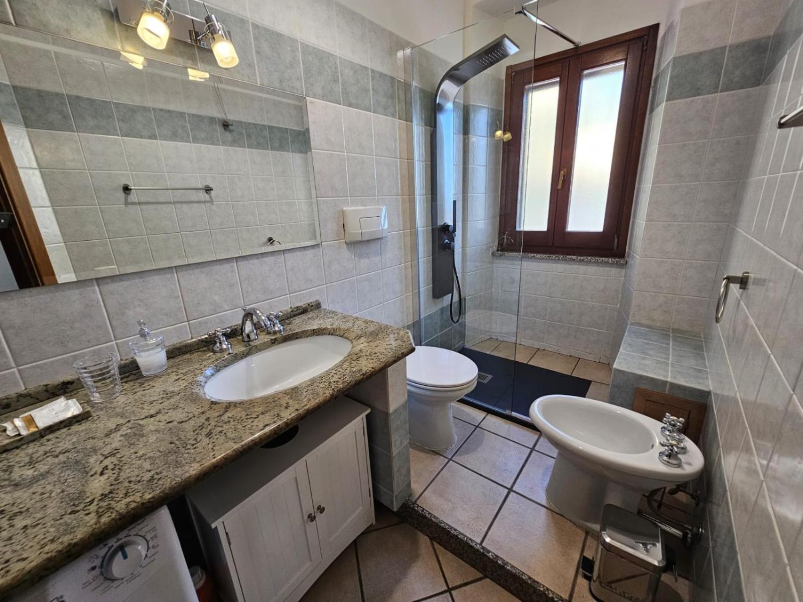 Bright Port View Apartment- Free Parking Apartment *
