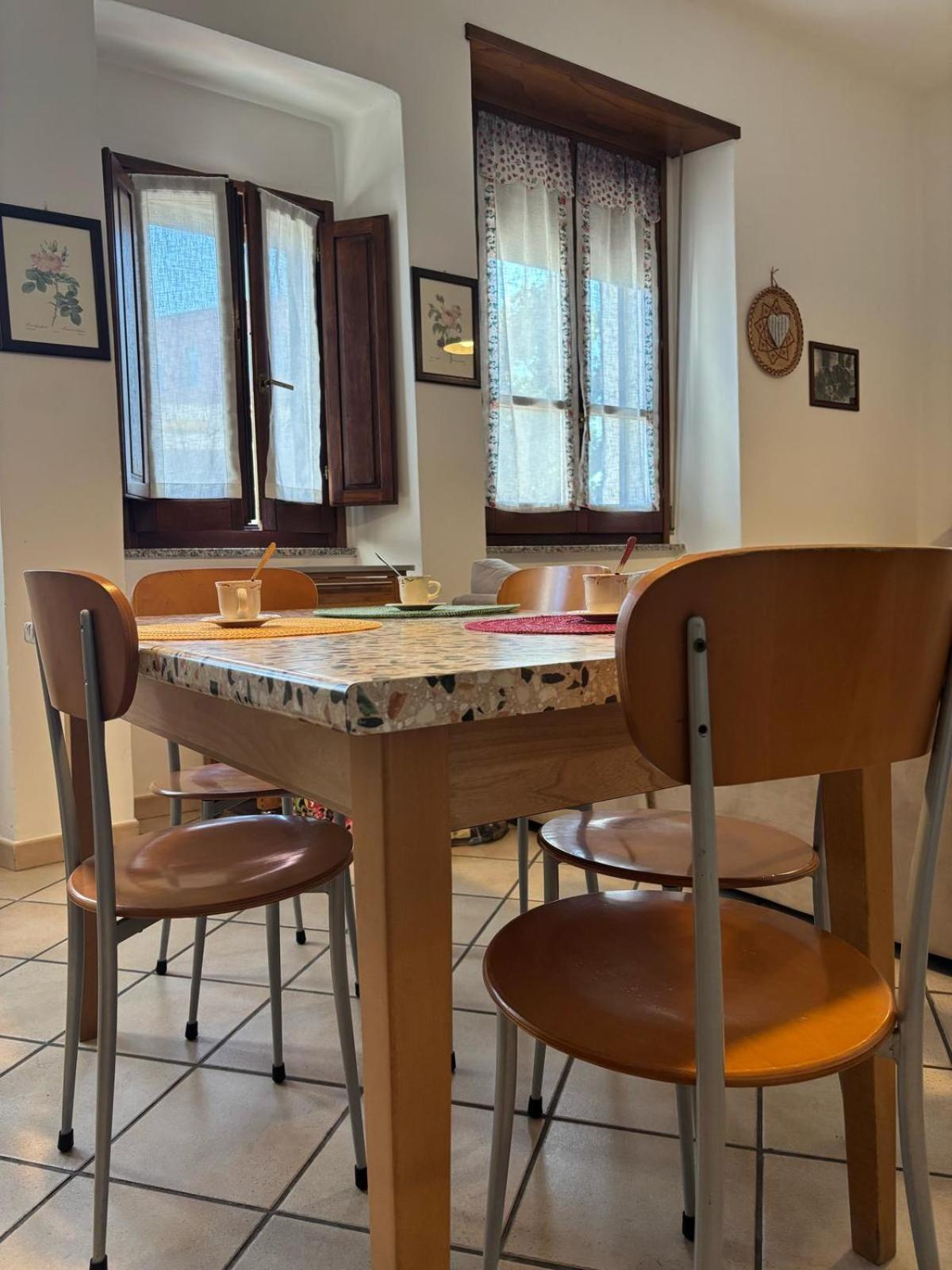 Bright Port View Apartment- Free Parking *